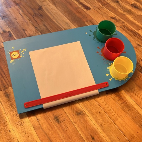 Alex tabletop easel with paper roll and paint cups - Picture 1 of 5